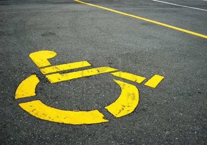 simbolo-disabili-sui-parcheggi