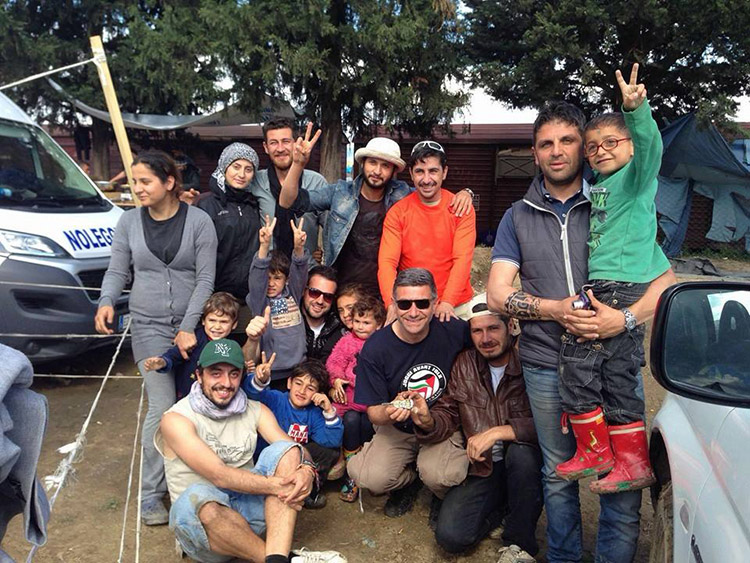 Viaggio nell’inferno dei profughi. I volontari calabresi di Idomeni ricevuti da Oliverio