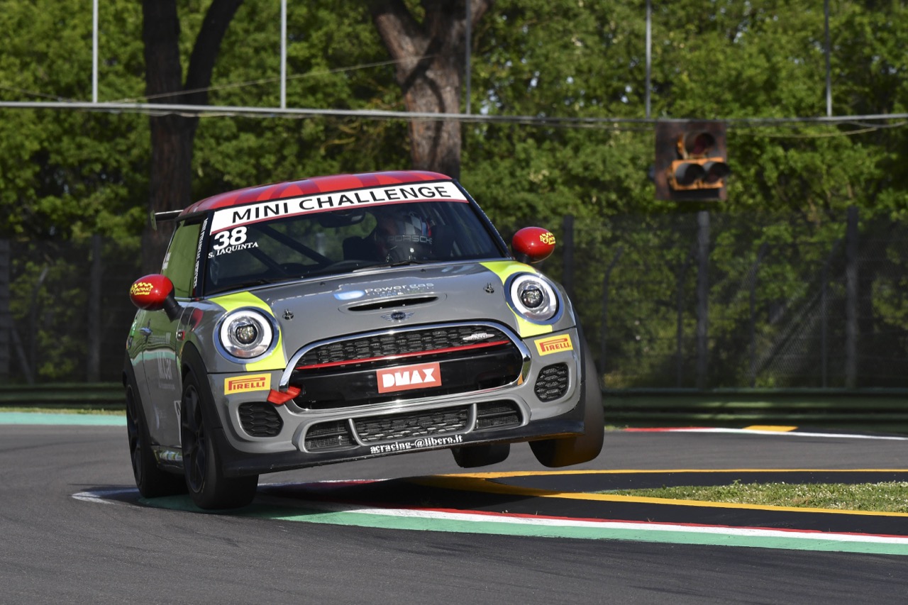 Inarrestabile Iaquinta sul circuito di Vallelunga. Vola con la sua John Cooper Works