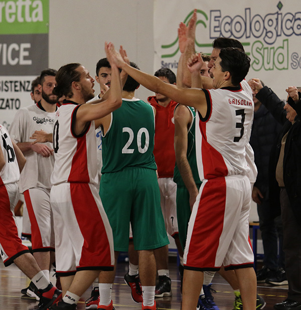 Basket serie D. La Pollino batte il Cus e agguanta la vetta