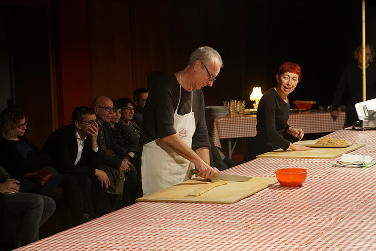 Il teatro è servito…Attorno a un tavolo