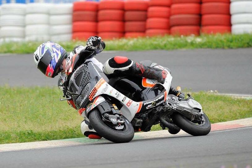 Campionato Italiano. Vola con il suo scooter Alessandro Blando