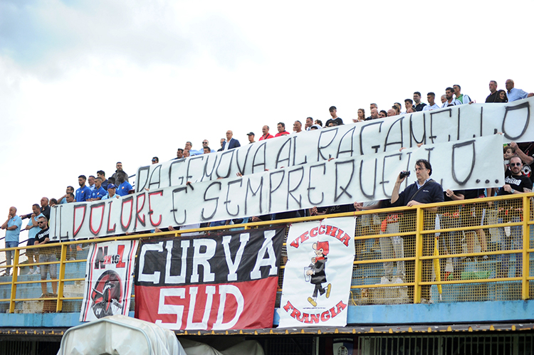 Esordio positivo in Coppa Italia per i rossoneri. La curva ricorda le vittime di Genova e Civita