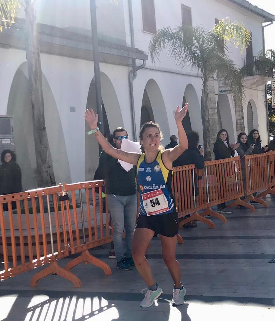 Mezza maratona di Policoro. Valentina Maiolino sul gradino più alto del podio