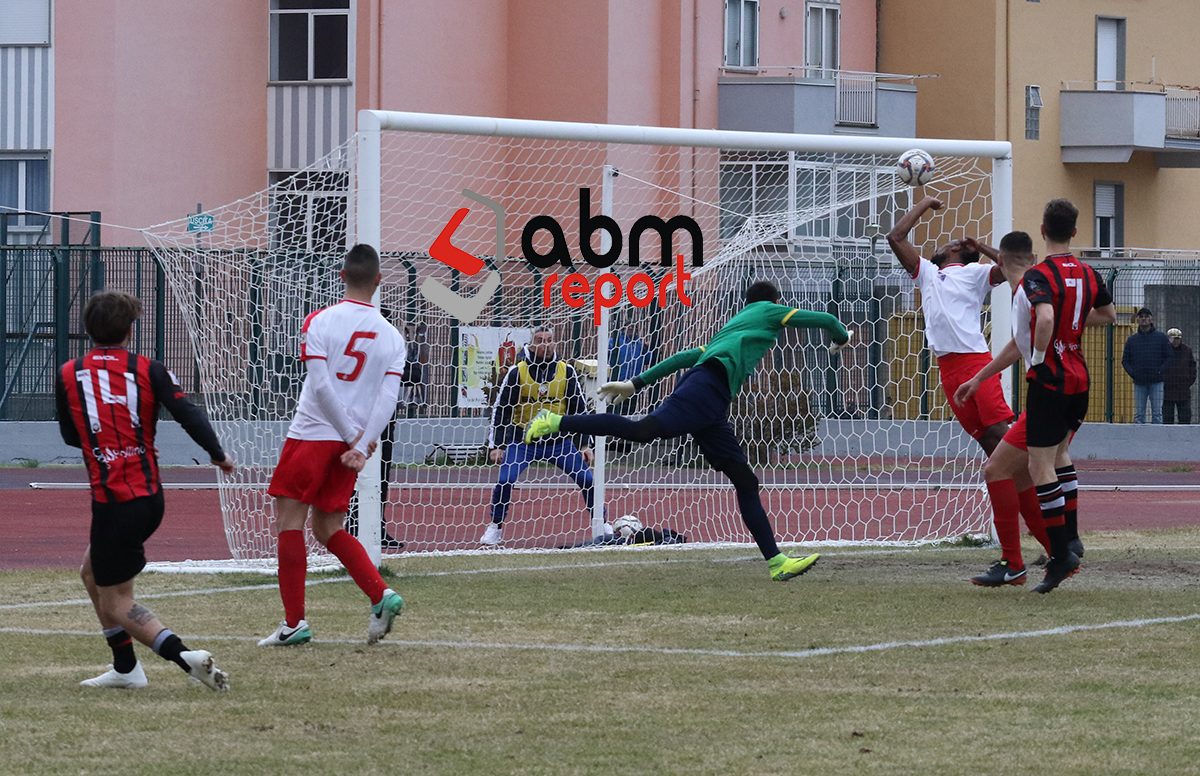 Il giovane Rosi regala la vittoria al Castrovillari. Troina battuto 2-1