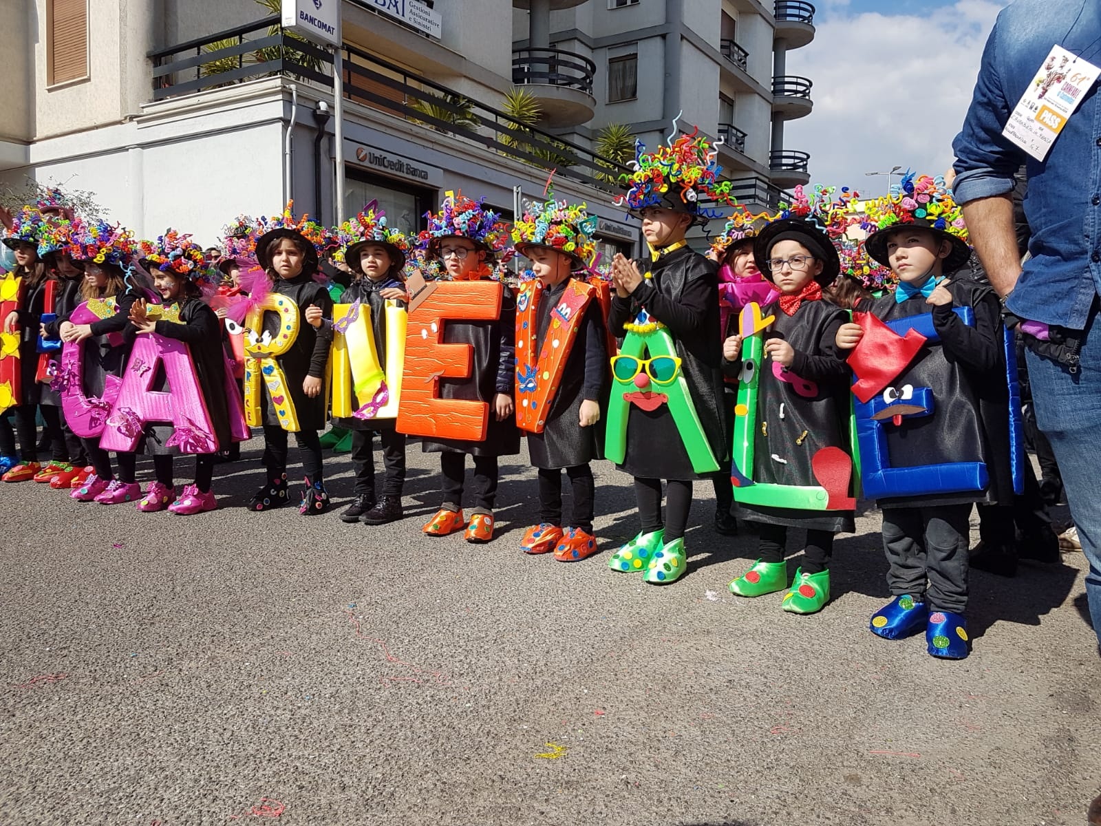 Sfilata di Carnevale tra gruppi mascherati e Festival del Folklore