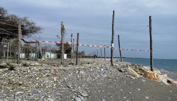 Occupazione abusiva di suolo demaniale, sequestro della Guardia Costiera a Rocca Imperiale