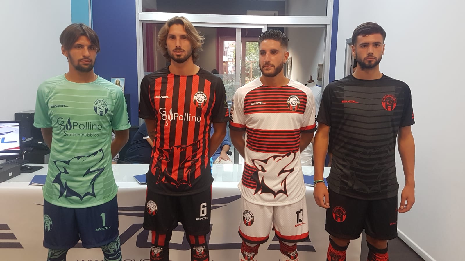 Castrovillari calcio, presentate le nuove maglie.