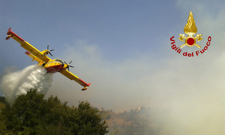 Castrolibero. Incendio in zona boscata, intervengono i Vigili del Fuoco