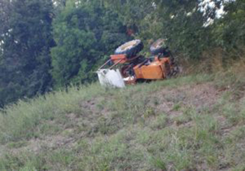 Agricoltore intrappolato sotto un mezzo. Lo salvano due Carabinieri