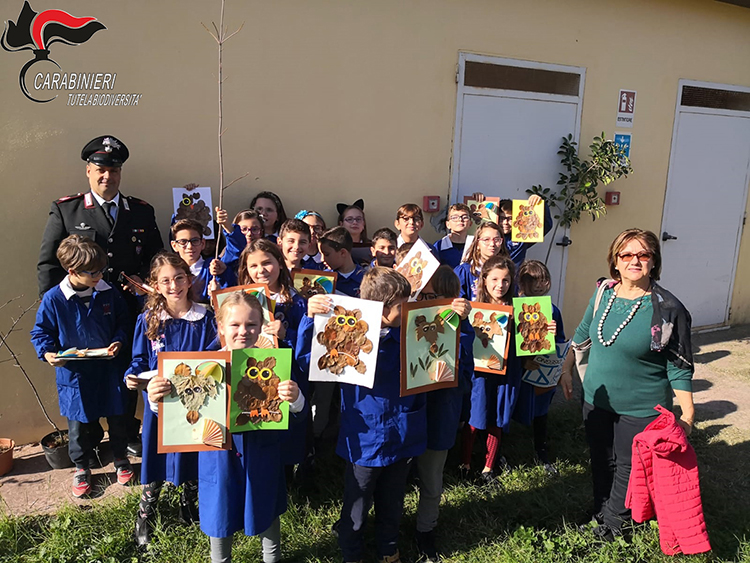 Festa dell’albero, il reparto per la Biodiversità dei Carabinieri visita la scuole