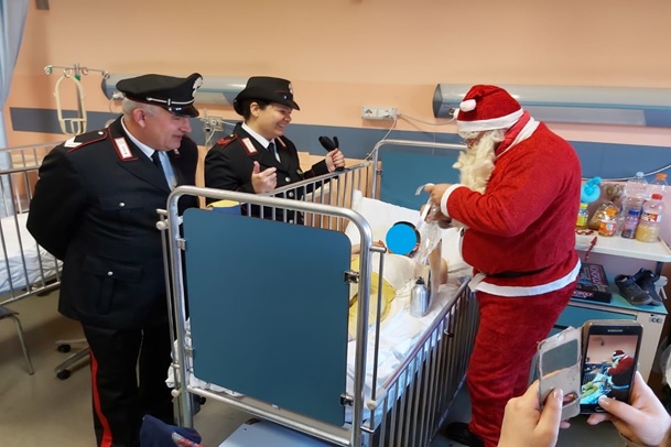 A Pediatria è arrivato il Babbo Natale dei Carabinieri Forestale