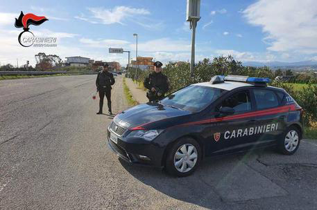 Quattordici coltellate alla convivente. In manette giovane diciottenne