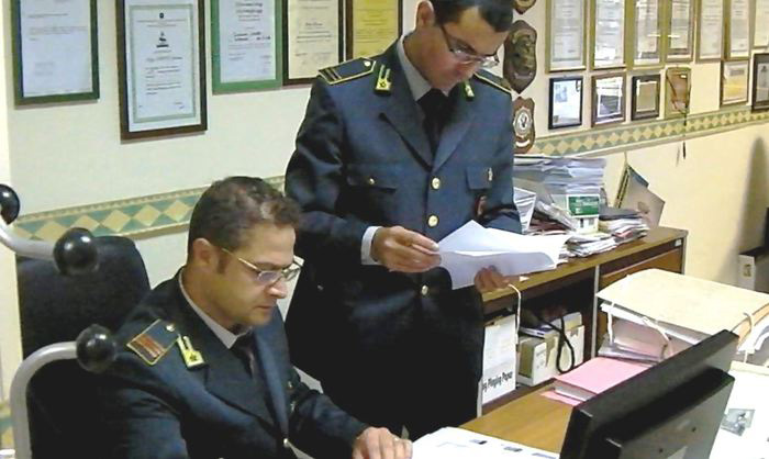 False certificazioni di presenza in servizio. Sospeso un medico del Pugliese Ciaccio