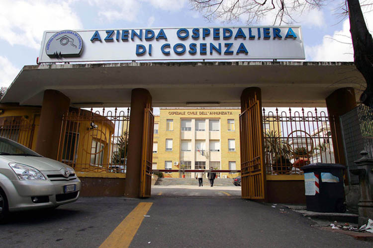 All’Annunziata di Cosenza si sperimenta una nuova strategia terapeutica contro il Covid 19