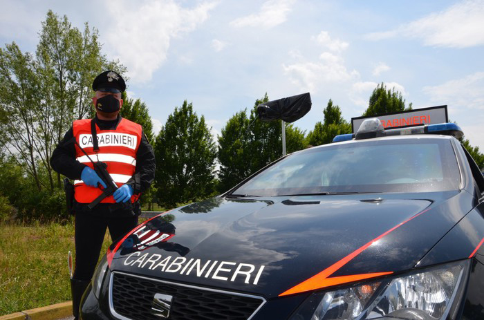 Pistola con matricola abrasa e centinaia di cartucce, arrestato trentottenne