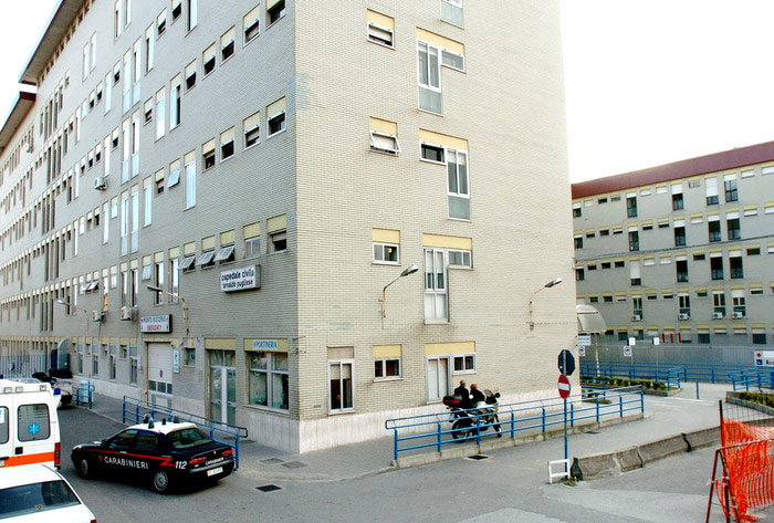 Precipita dal balcone di casa, grave una diciassettenne