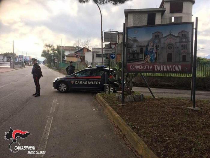 Donna minaccia il suicidio, la salvano i Carabinieri