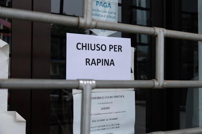 rapina aci cosenza