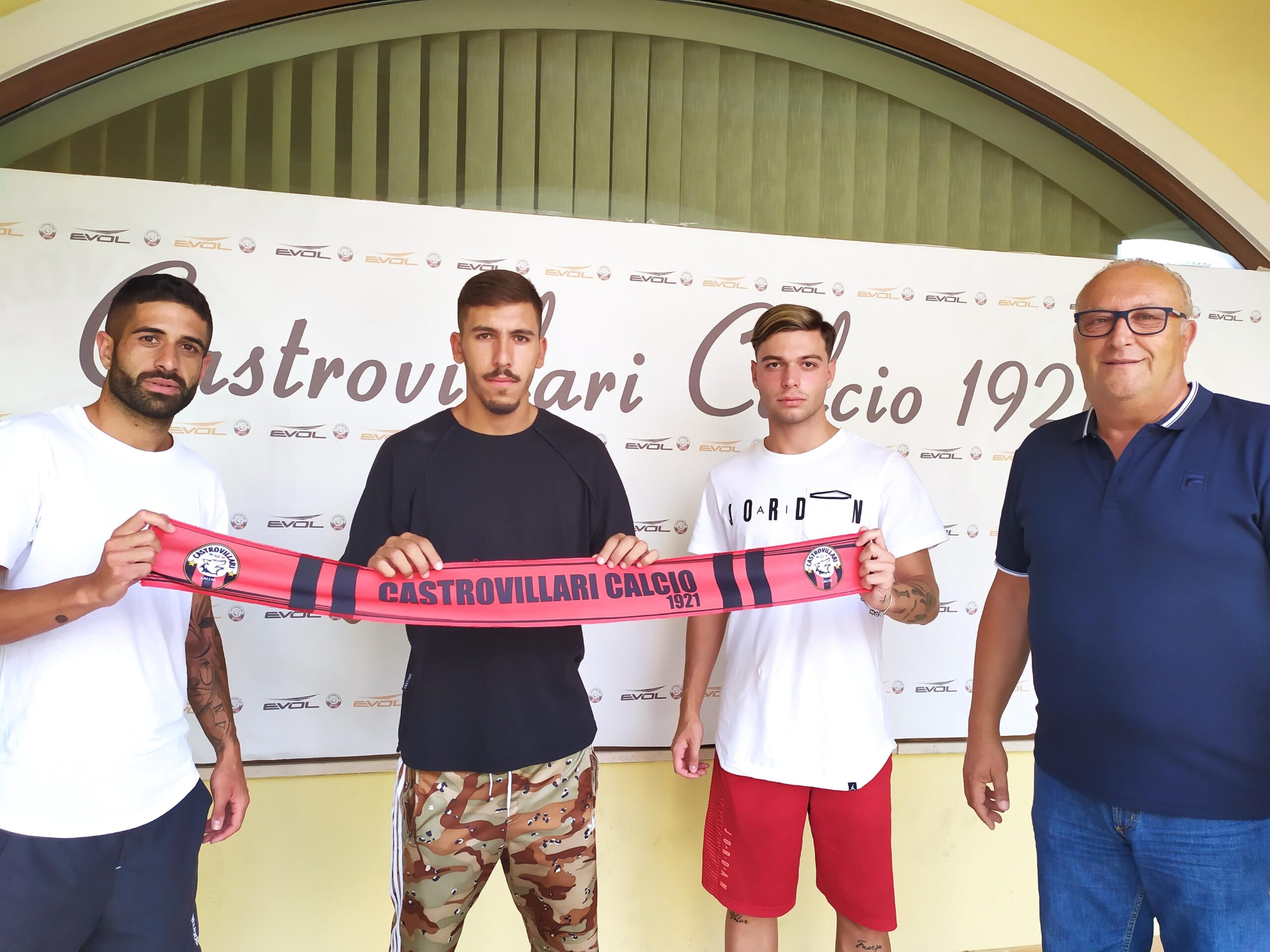 Trentinella, Ielo e De Caro i nuovi arrivati in maglia rossonera. Interesse per il greco Emmanouil