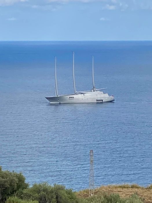 Sailing Yacht A, barca da record nelle acque calabresi