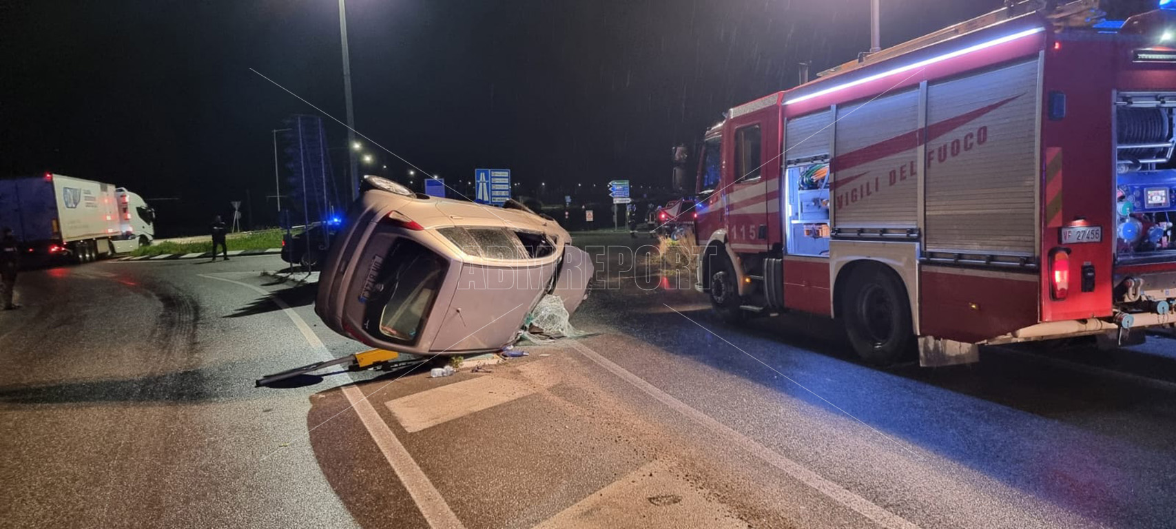 Si ribalta con l’auto lungo la provinciale: gravemente ferito un giovane