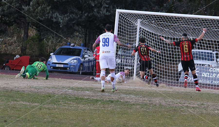 La capolista Catania passa al Mimmo Rende (0-2)